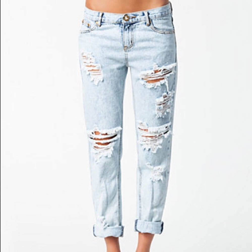Distressed Boyfriend Jeans